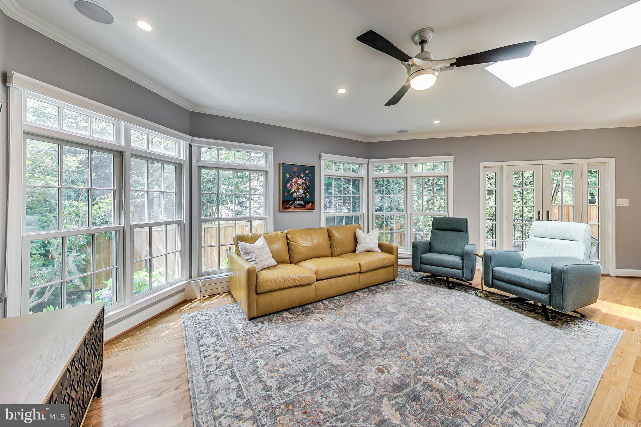 ENGLISH VILLAGE - Residential