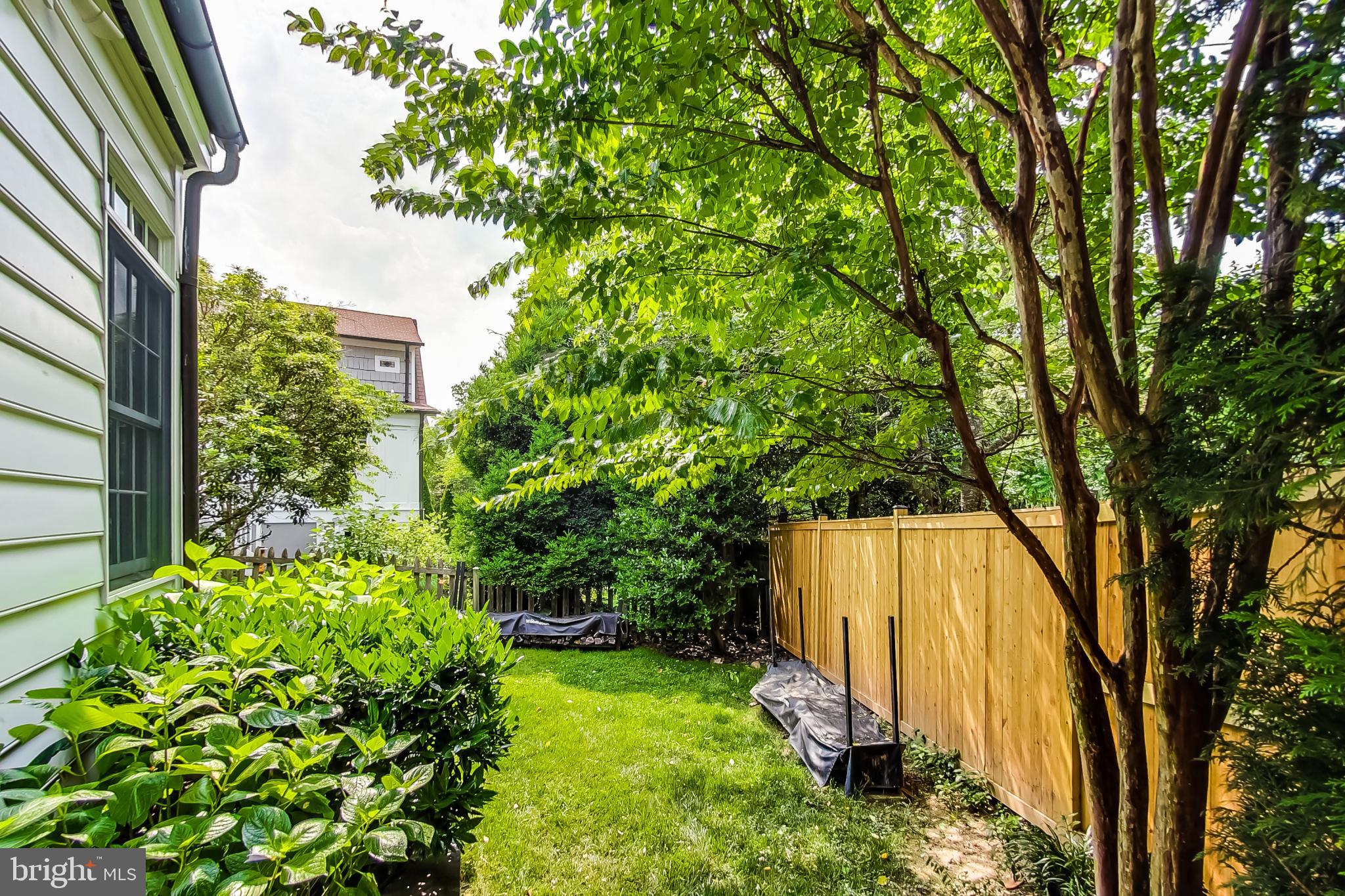 ENGLISH VILLAGE - Residential