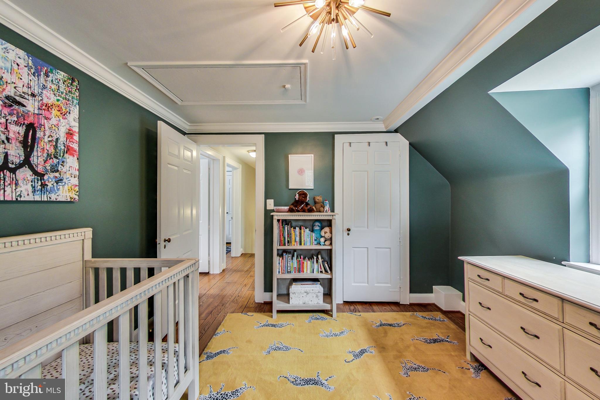 ENGLISH VILLAGE - Residential