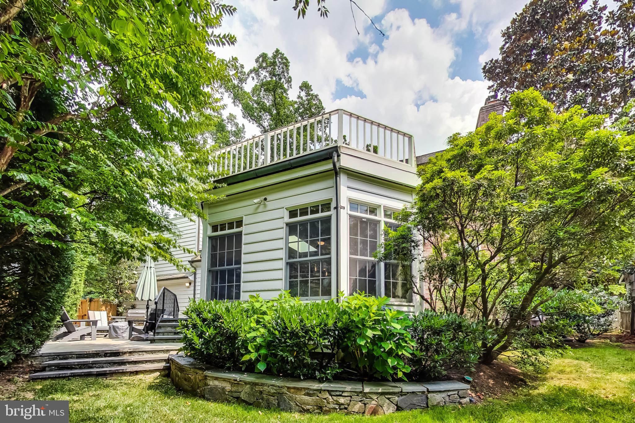 ENGLISH VILLAGE - Residential