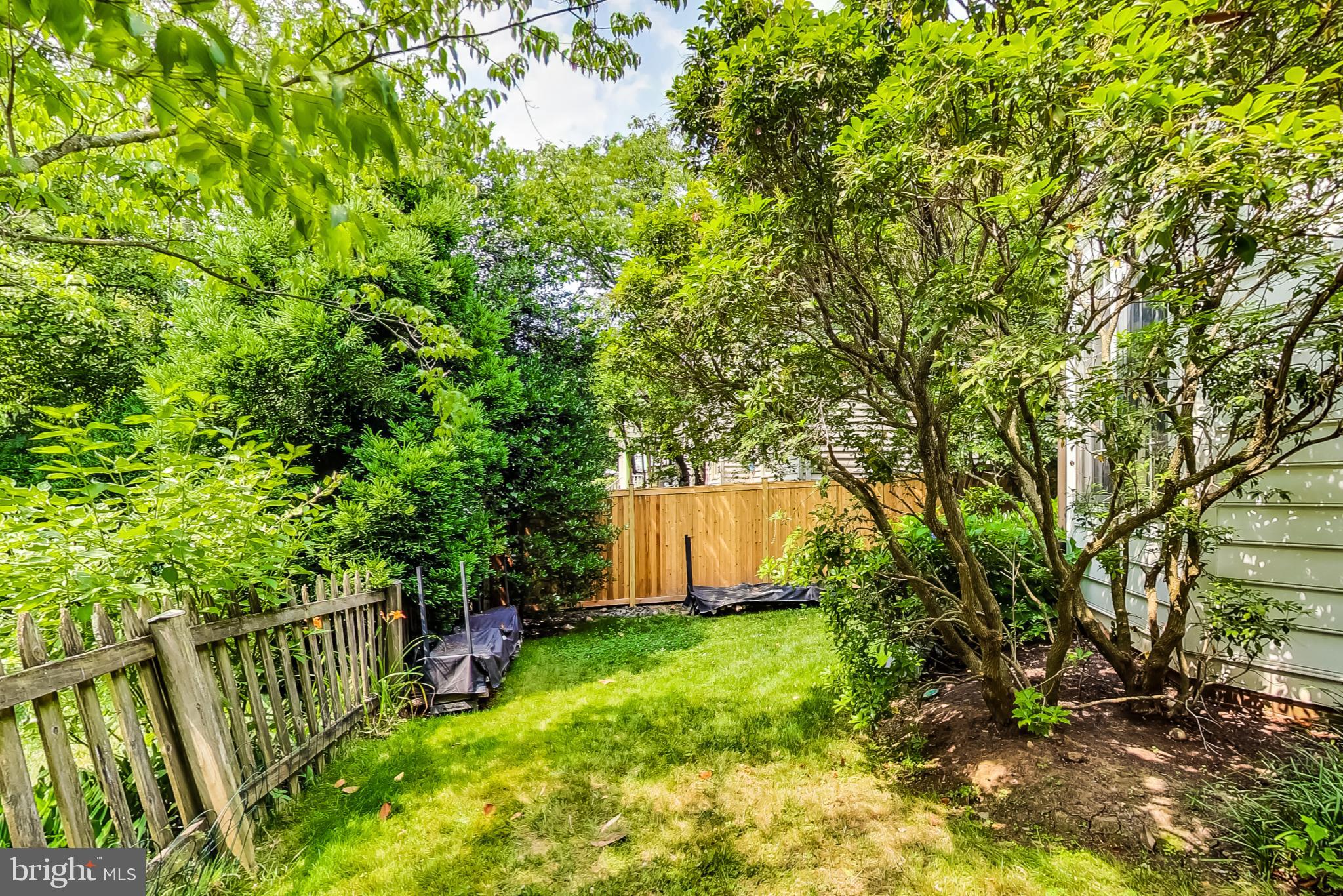 ENGLISH VILLAGE - Residential