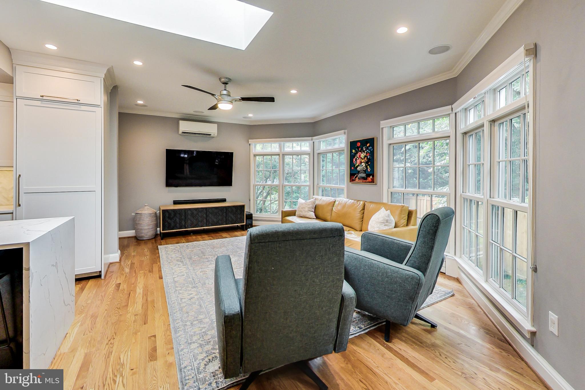 ENGLISH VILLAGE - Residential