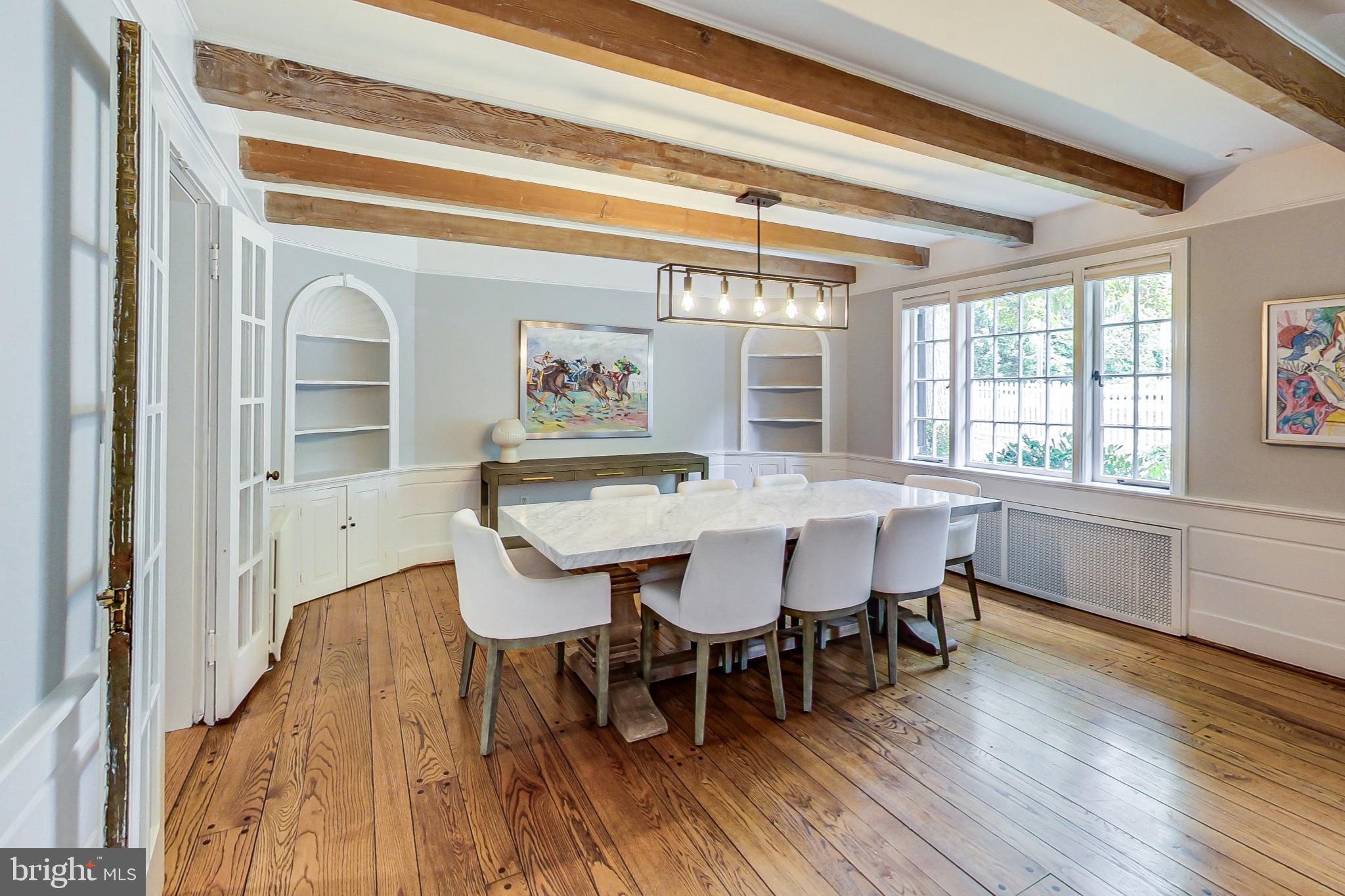 ENGLISH VILLAGE - Residential