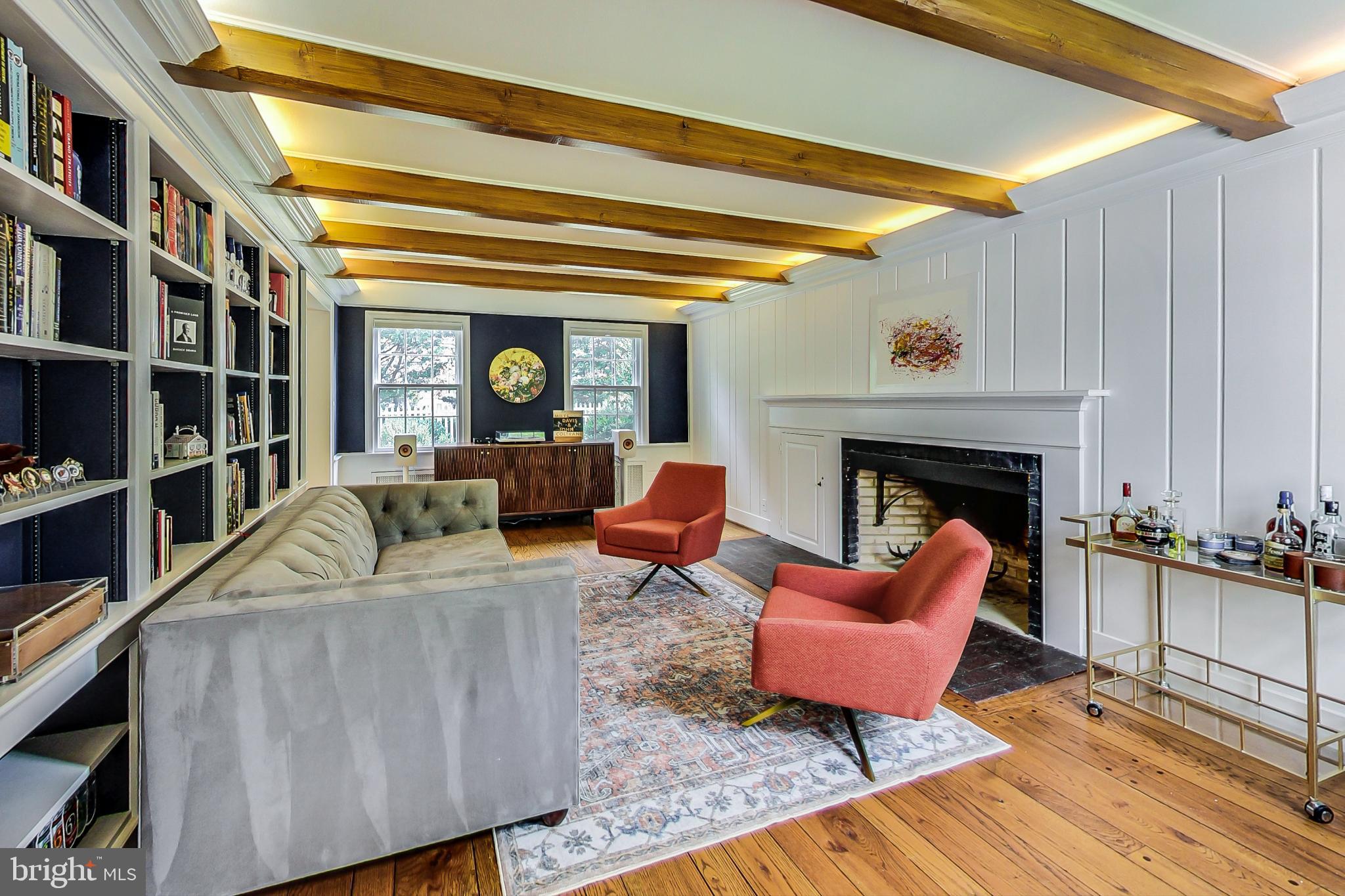 ENGLISH VILLAGE - Residential