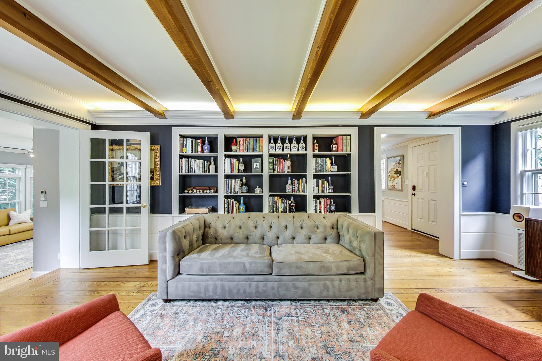 ENGLISH VILLAGE - Residential