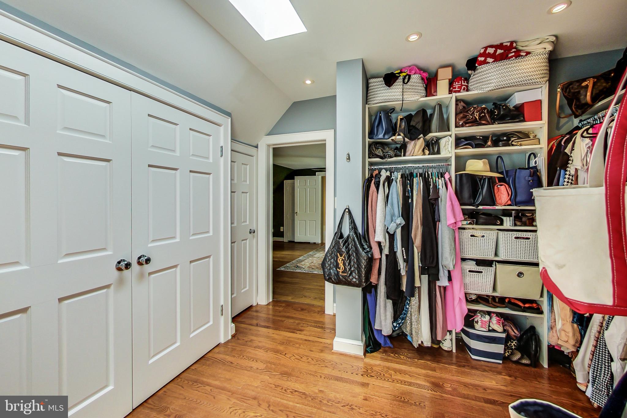 ENGLISH VILLAGE - Residential