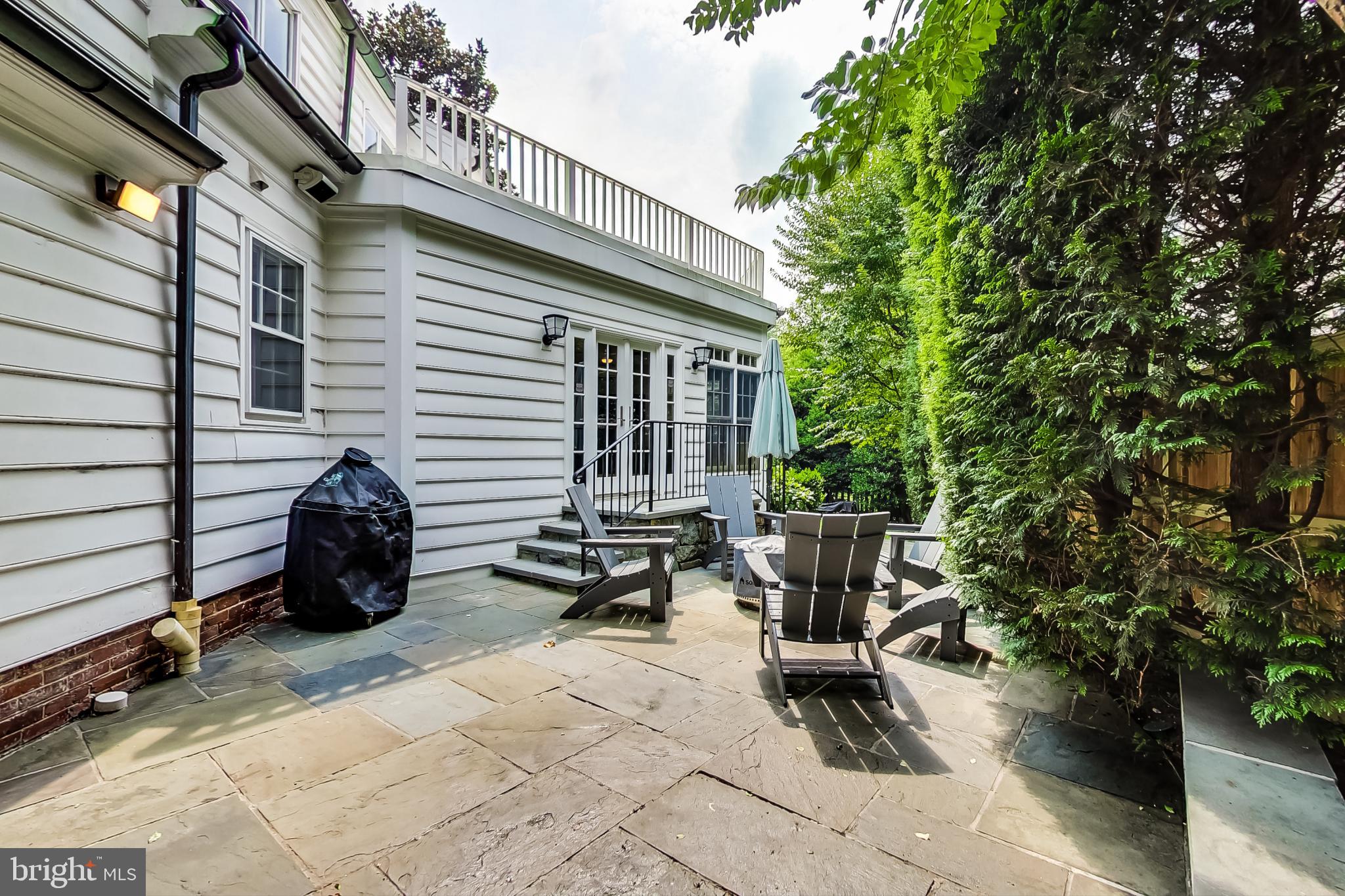 ENGLISH VILLAGE - Residential