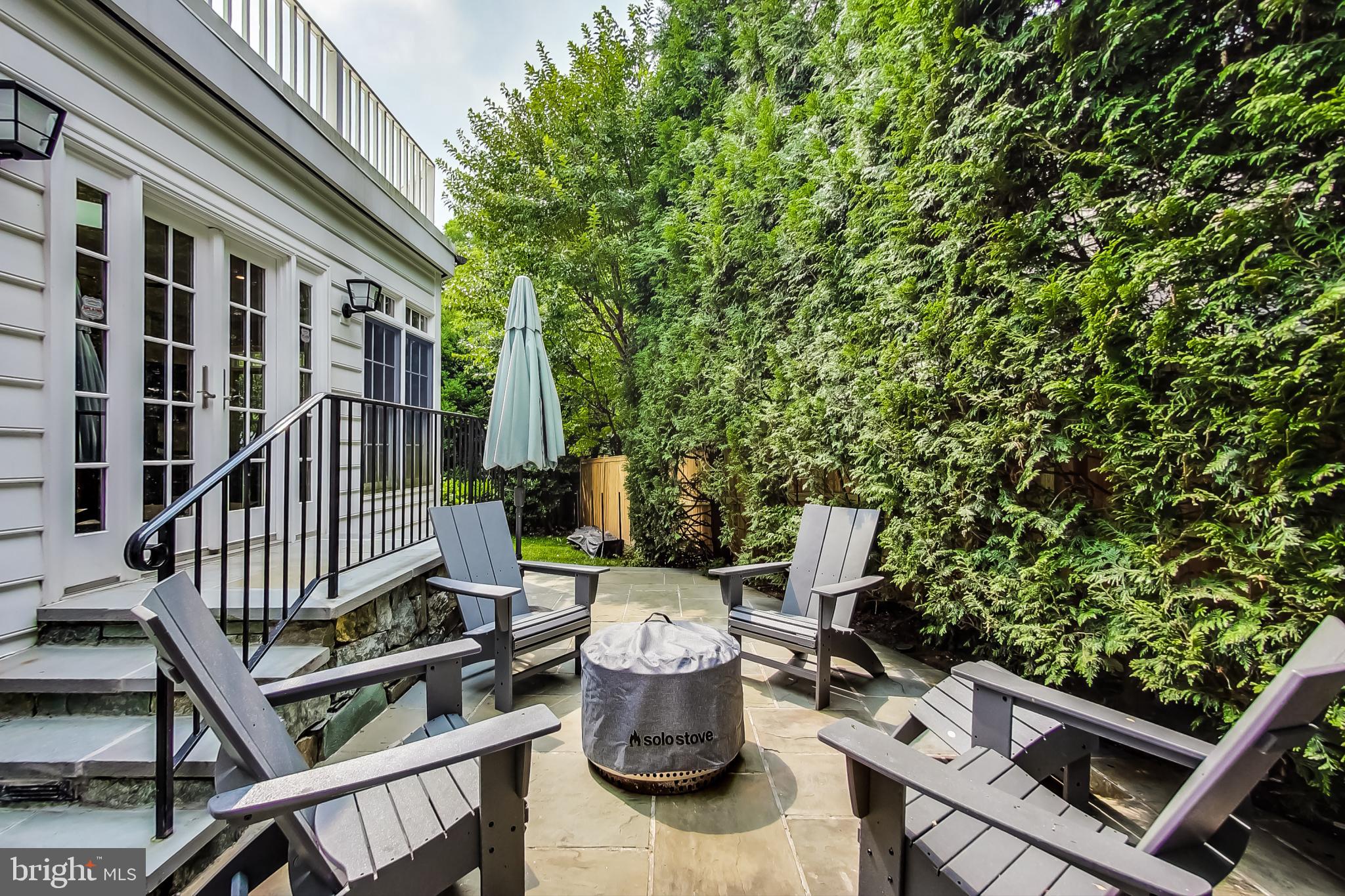 ENGLISH VILLAGE - Residential