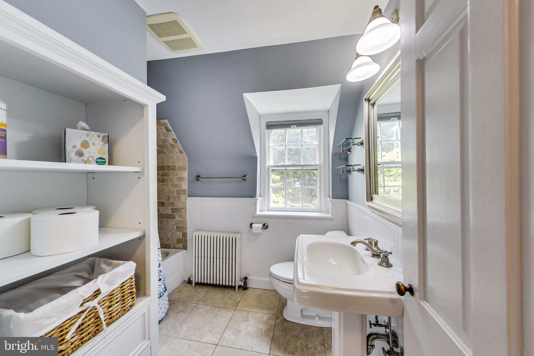 ENGLISH VILLAGE - Residential