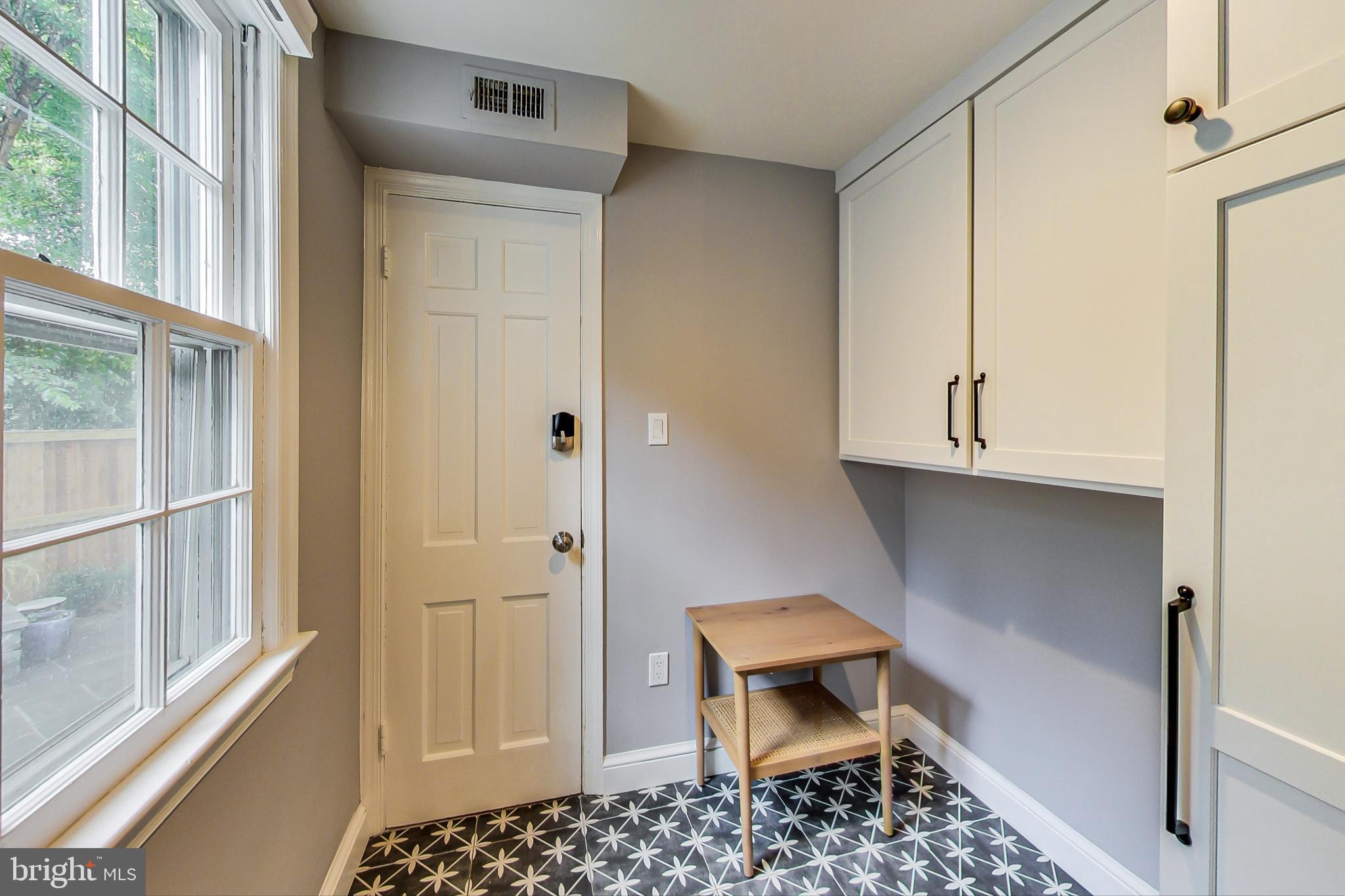 ENGLISH VILLAGE - Residential