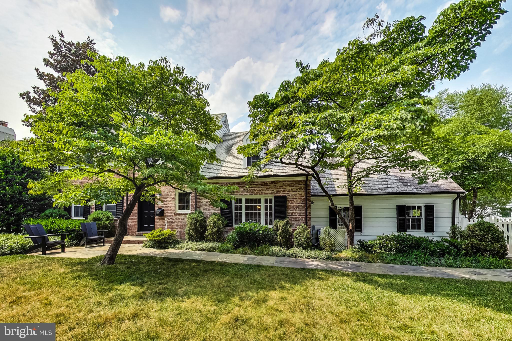 ENGLISH VILLAGE - Residential