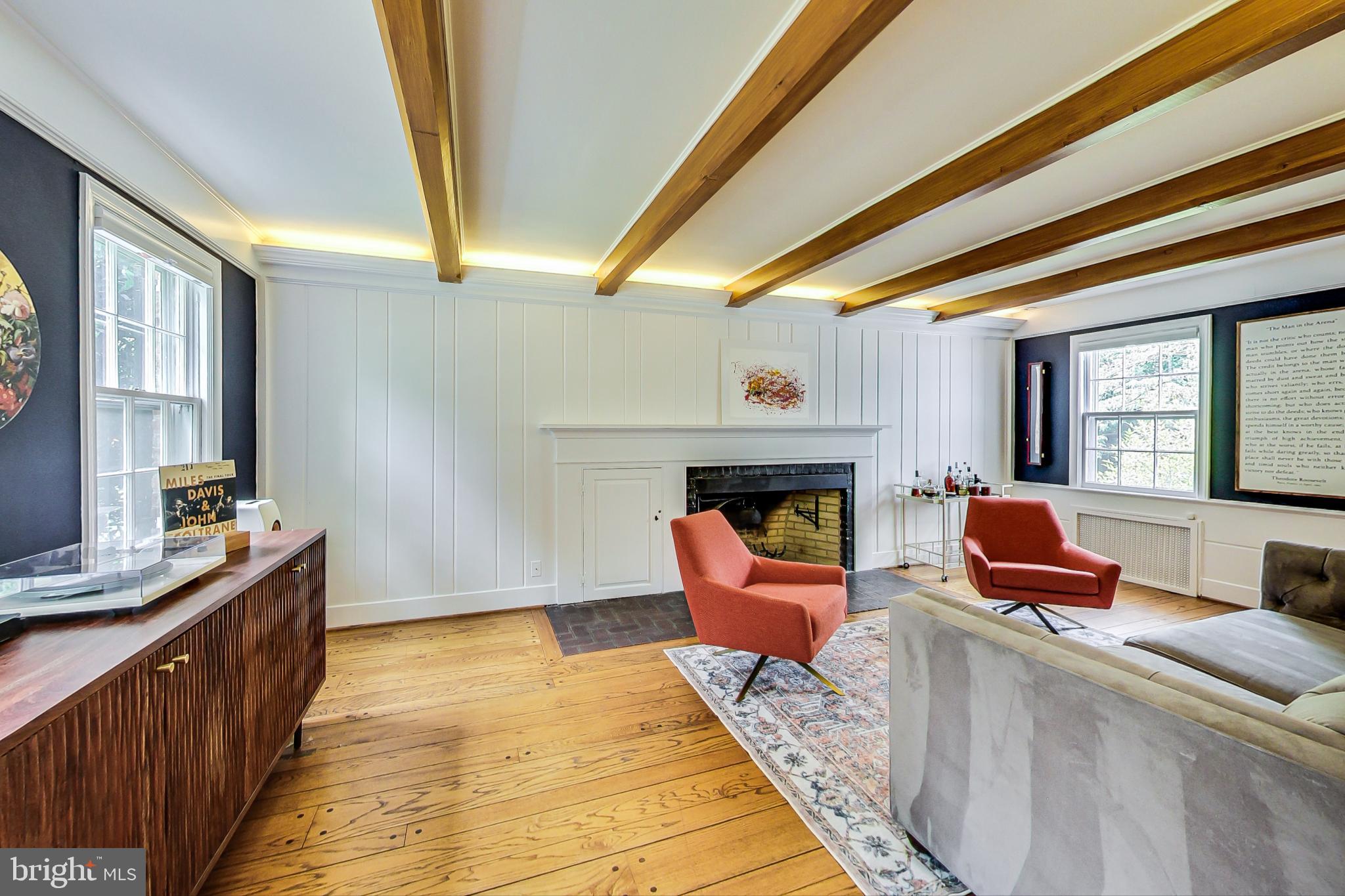 ENGLISH VILLAGE - Residential