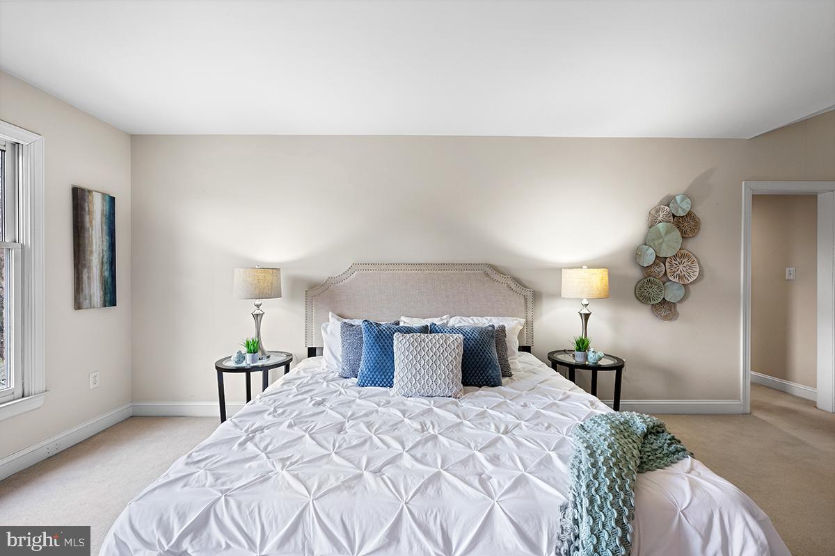 MC LEAN COURT - Residential