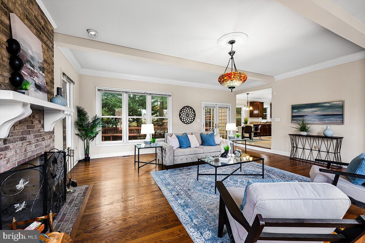 MC LEAN COURT - Residential