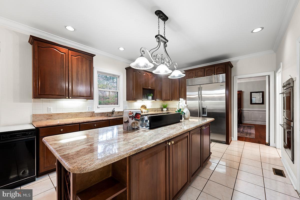 MC LEAN COURT - Residential