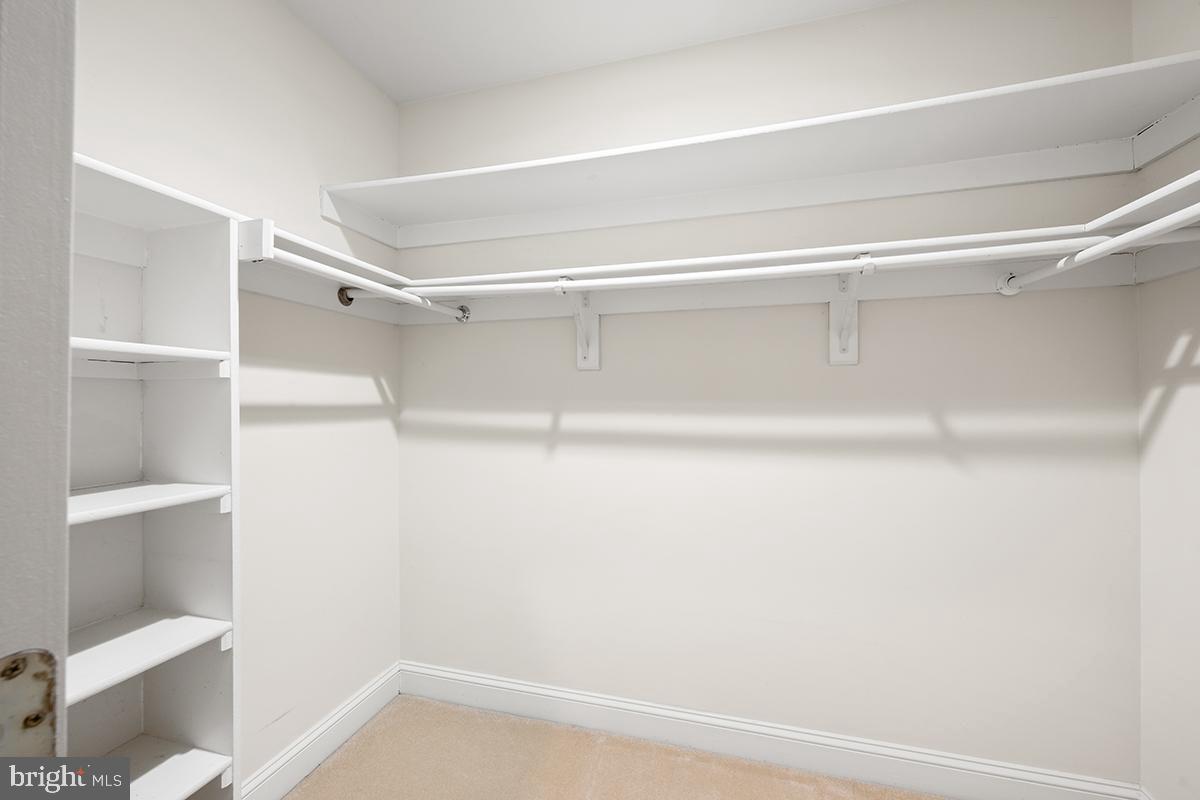 MC LEAN COURT - Residential