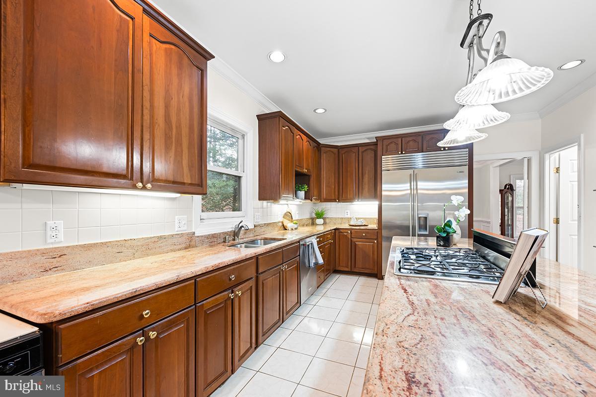 MC LEAN COURT - Residential