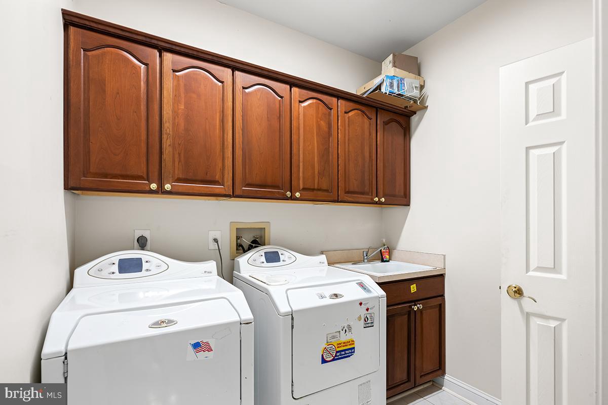 MC LEAN COURT - Residential