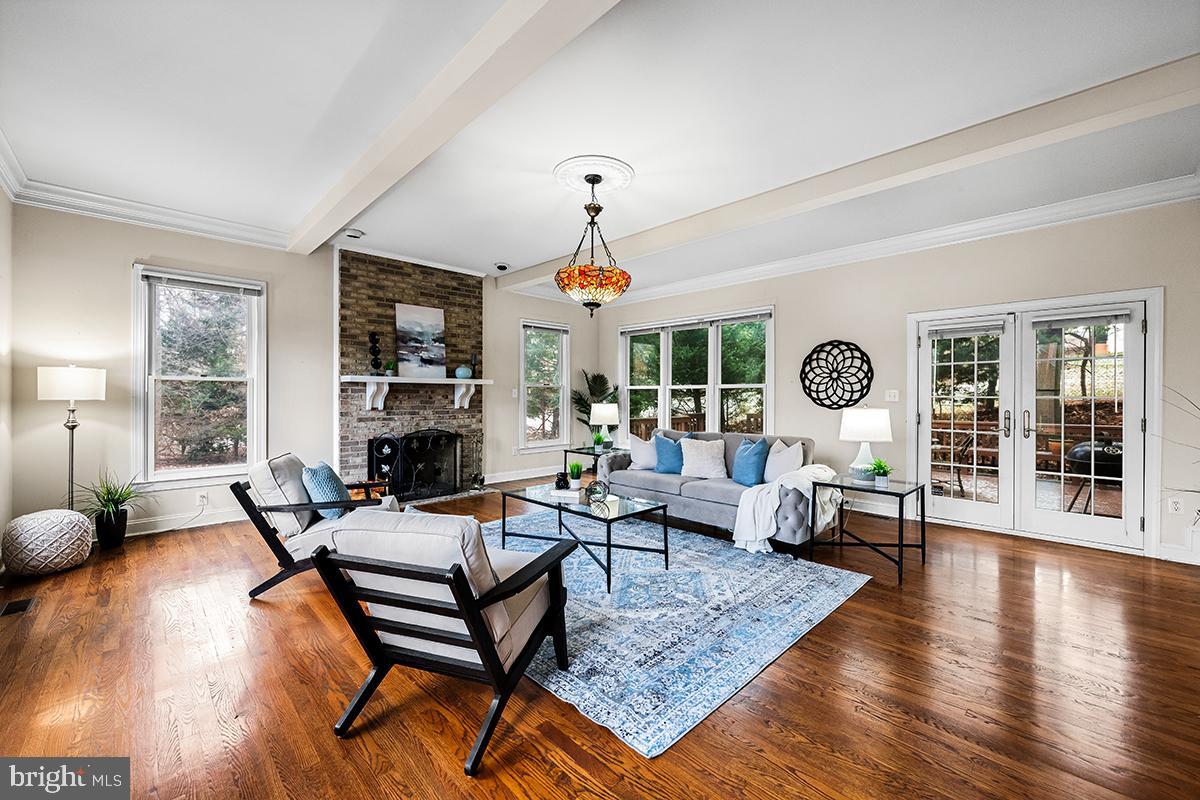 MC LEAN COURT - Residential