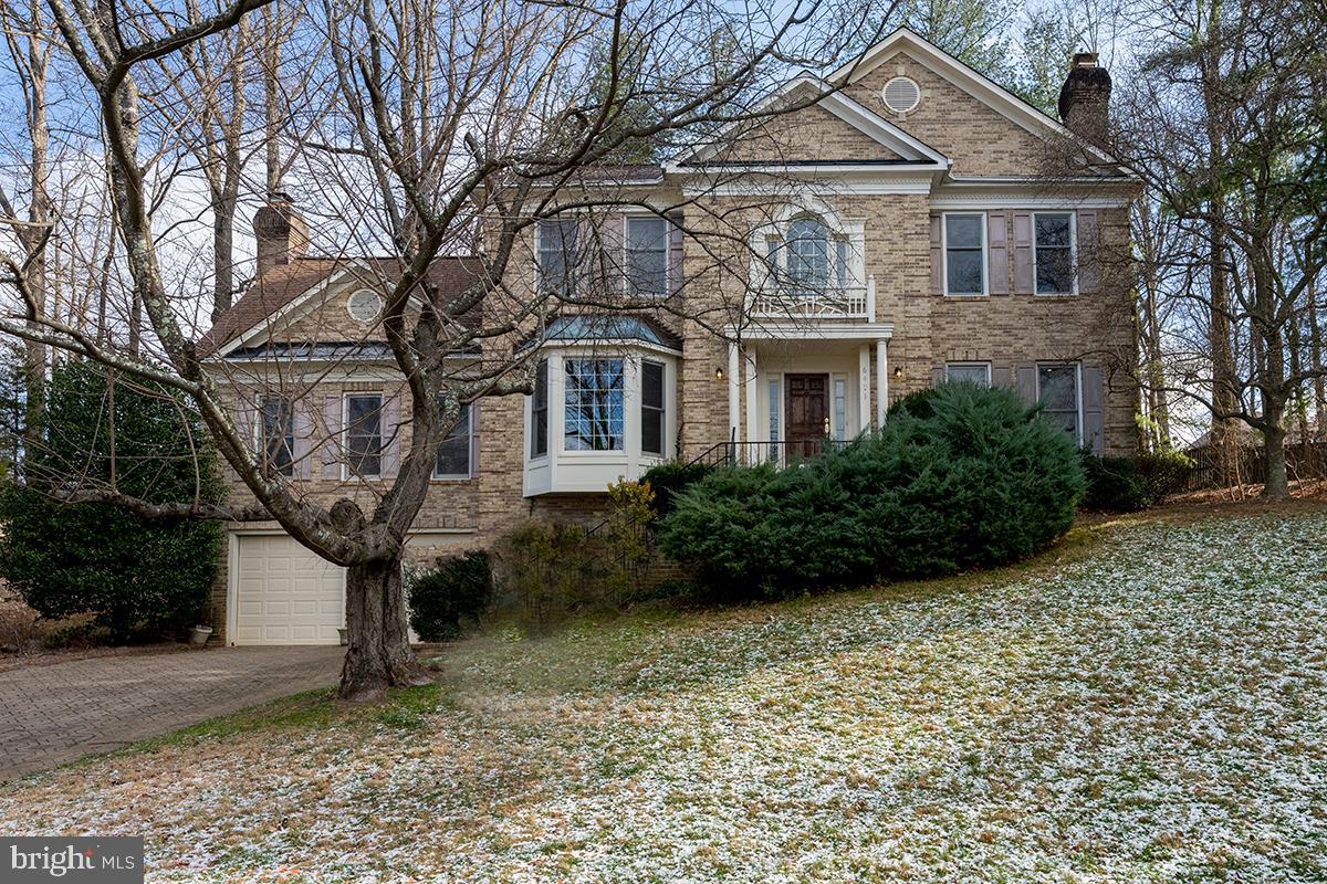 MC LEAN COURT - Residential