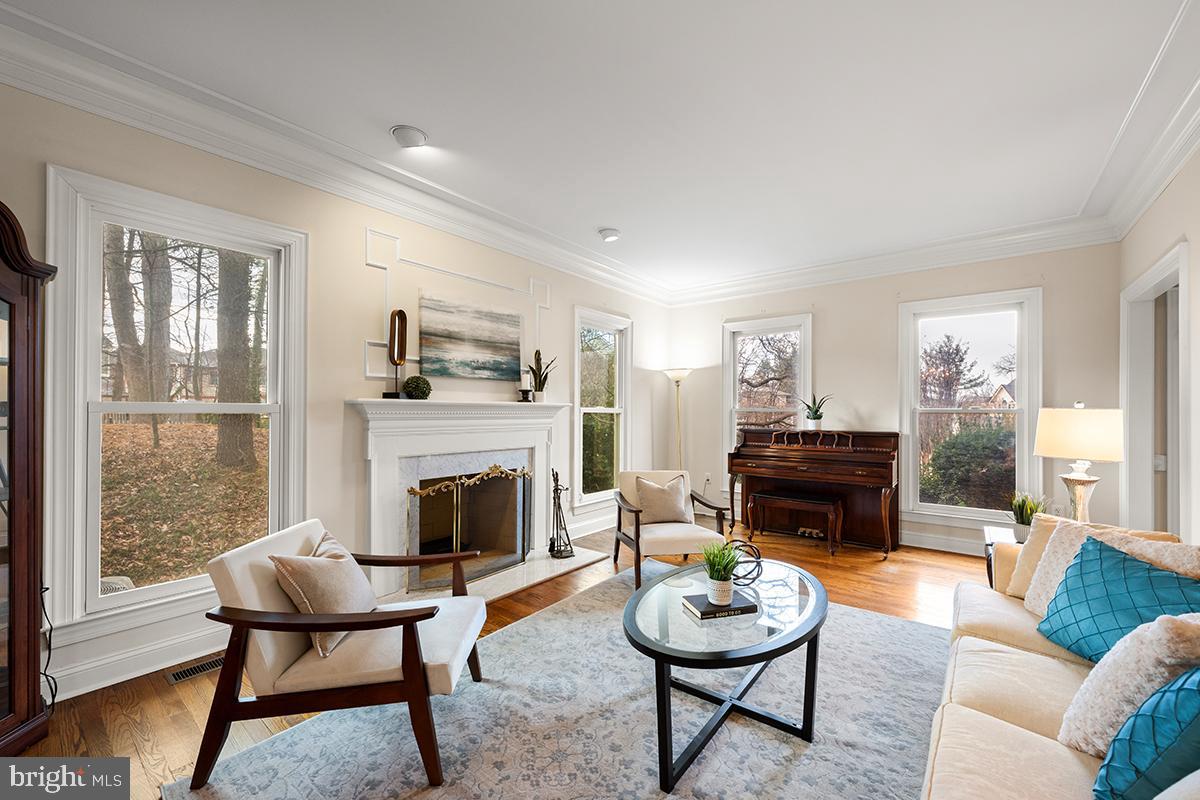 MC LEAN COURT - Residential