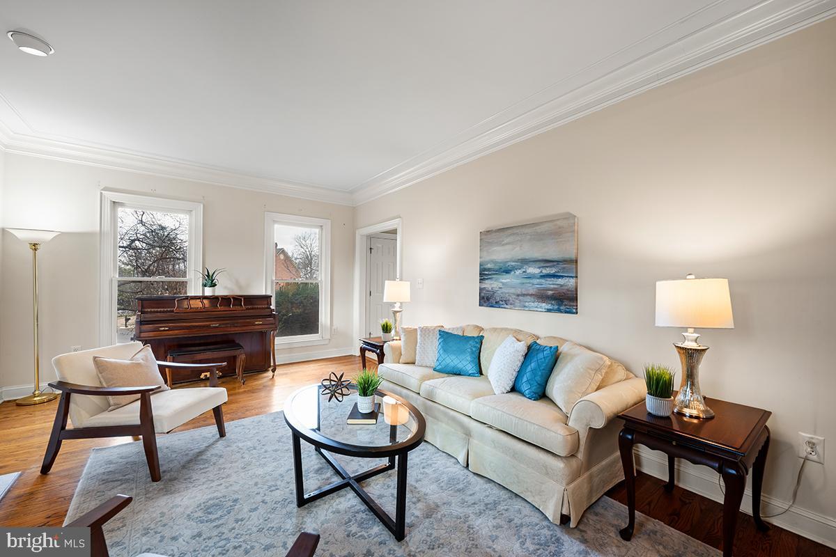 MC LEAN COURT - Residential