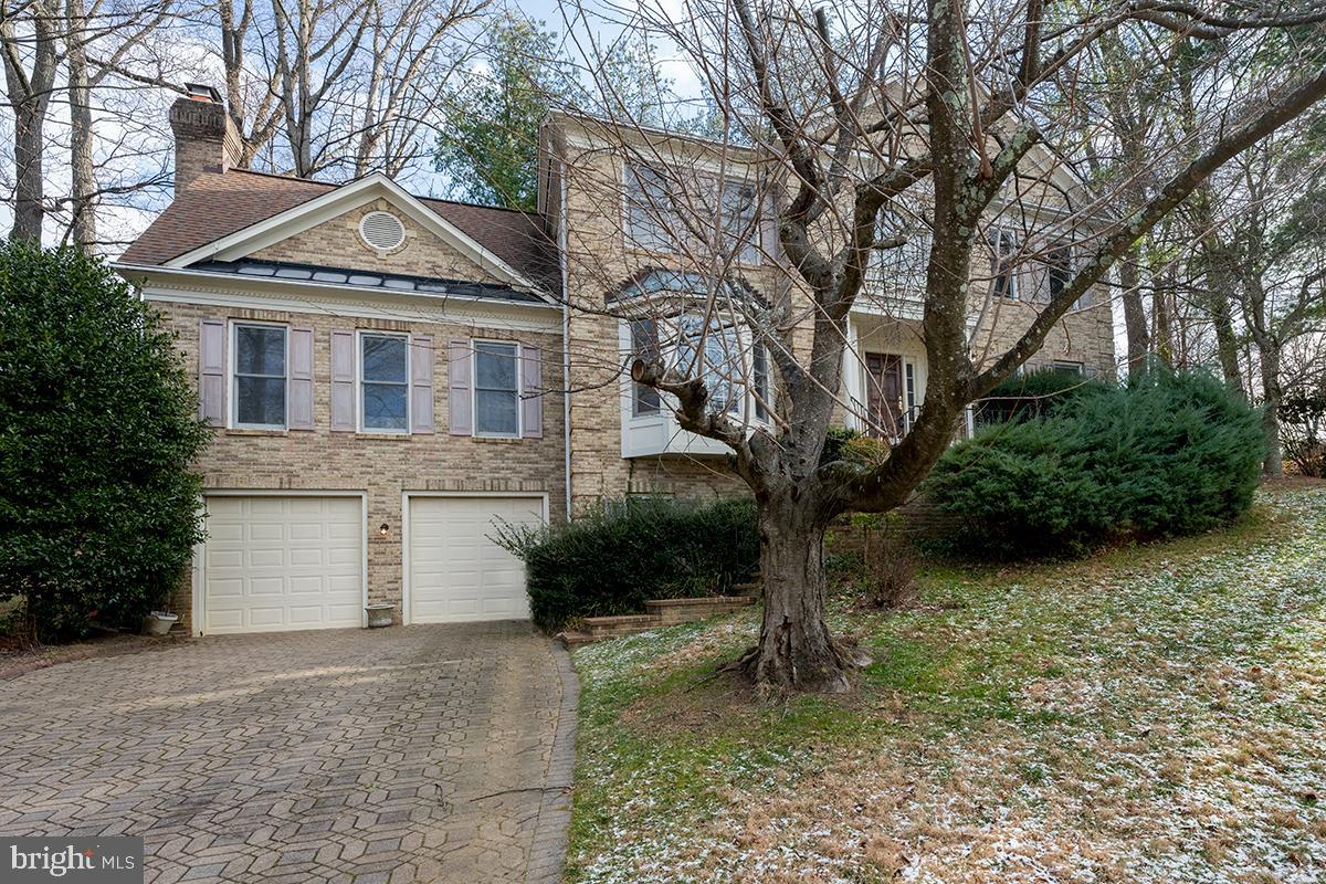 MC LEAN COURT - Residential