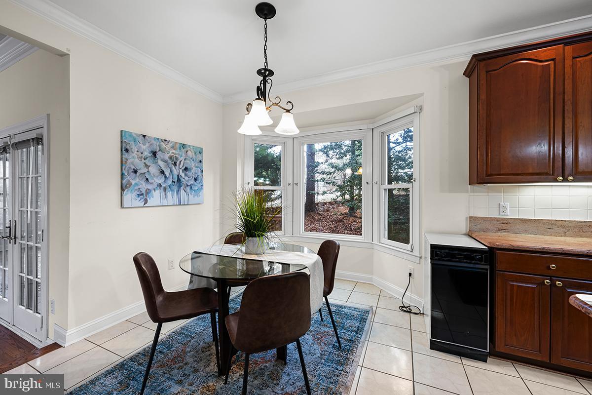 MC LEAN COURT - Residential