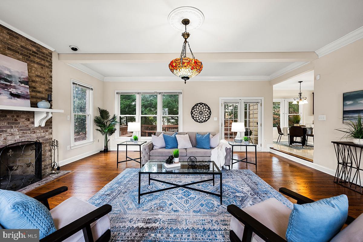 MC LEAN COURT - Residential