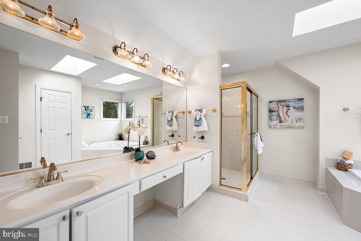 MC LEAN COURT - Residential