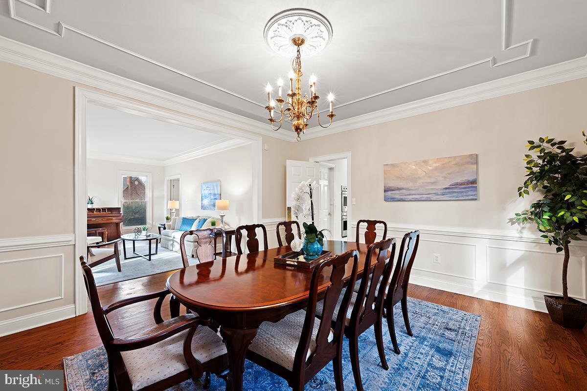 MC LEAN COURT - Residential