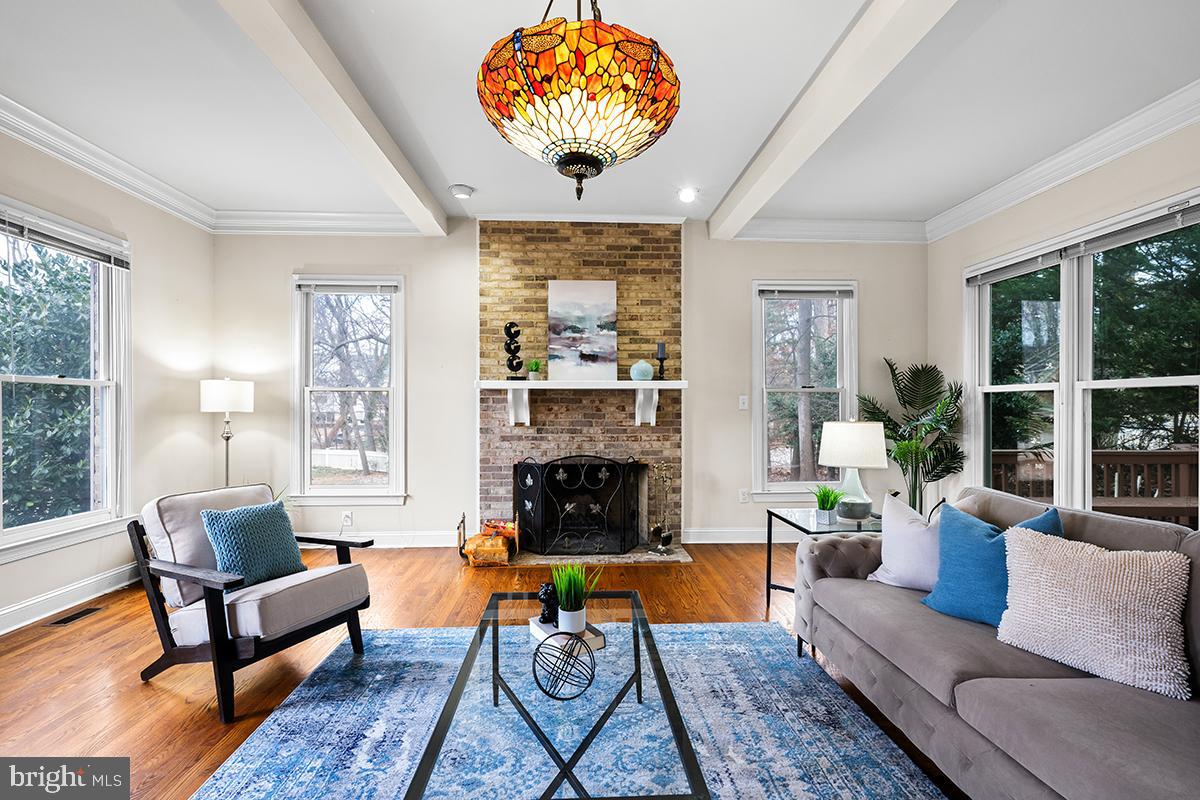 MC LEAN COURT - Residential