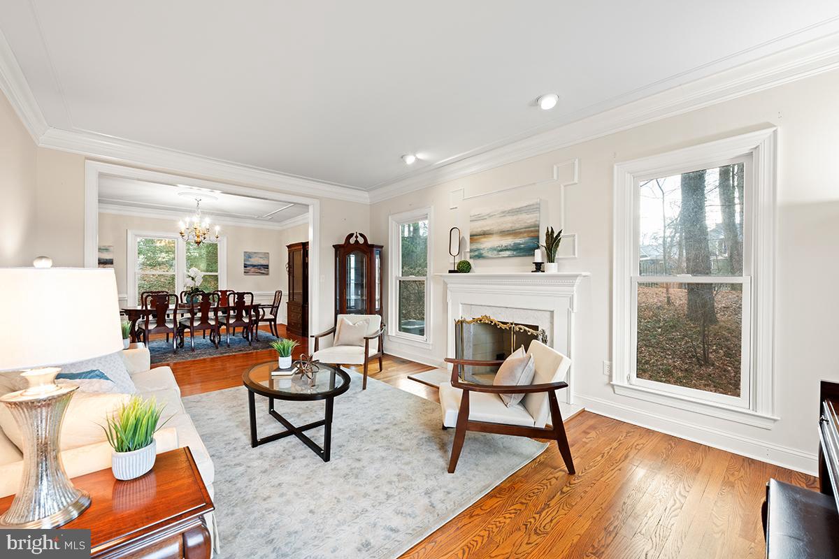 MC LEAN COURT - Residential