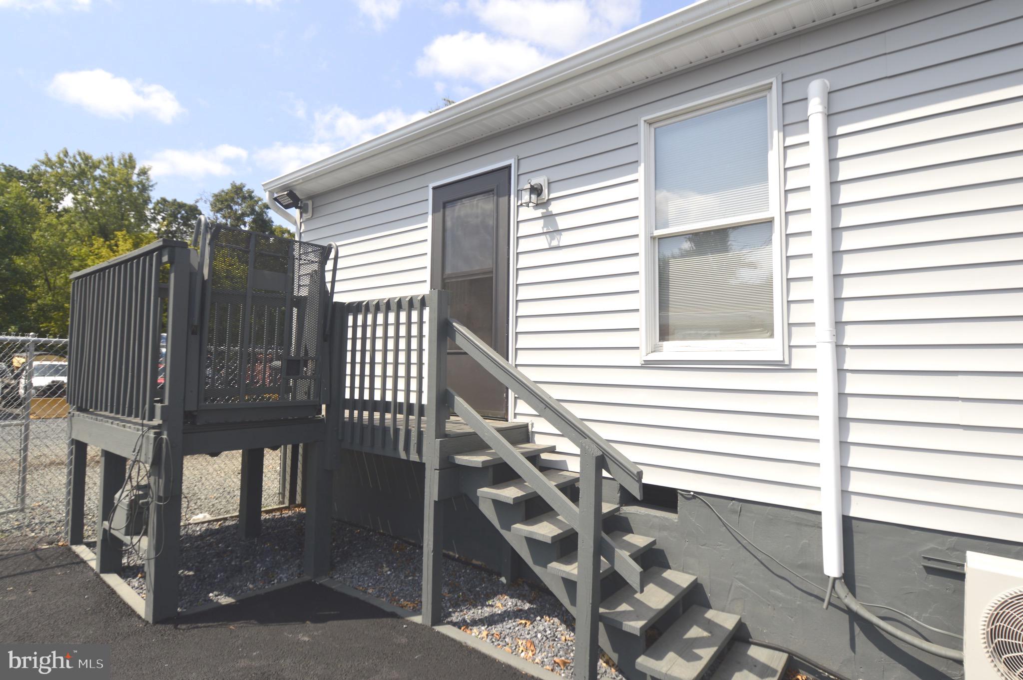 1124-B MIDDLE RIVER ROAD