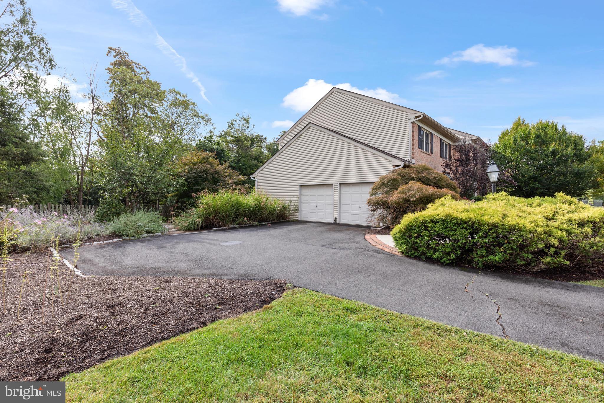 GWYNEDD KNOLL - Residential