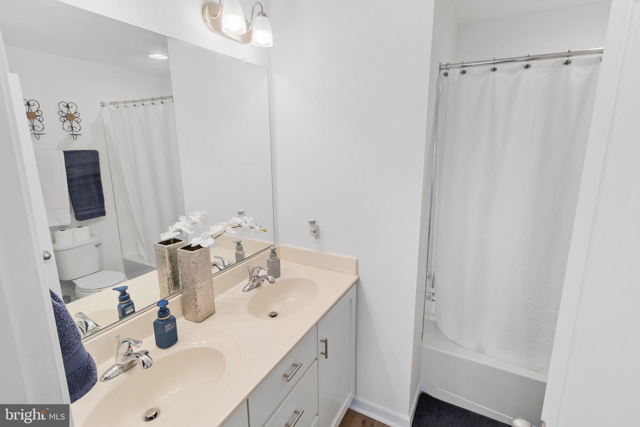 MCCAULEY CROSSING - Residential