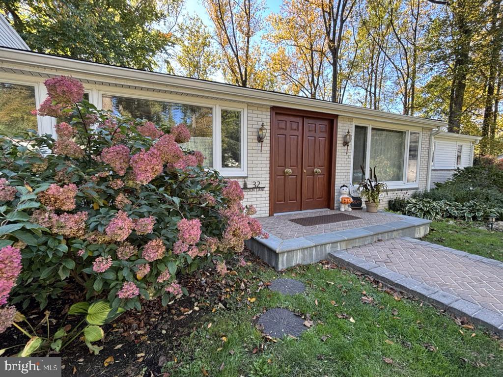 32 HIDDEN LANE