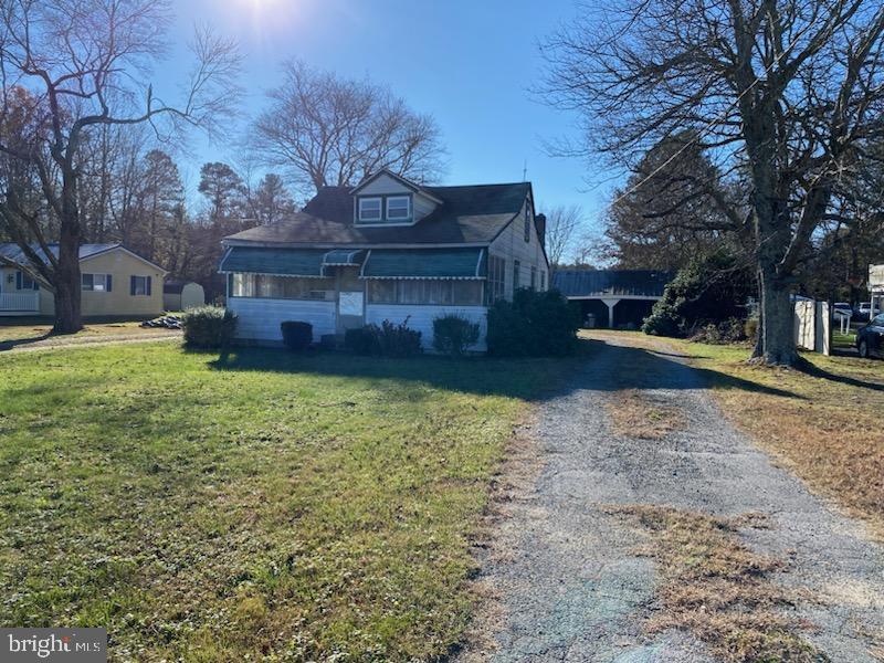 Main image without alt text