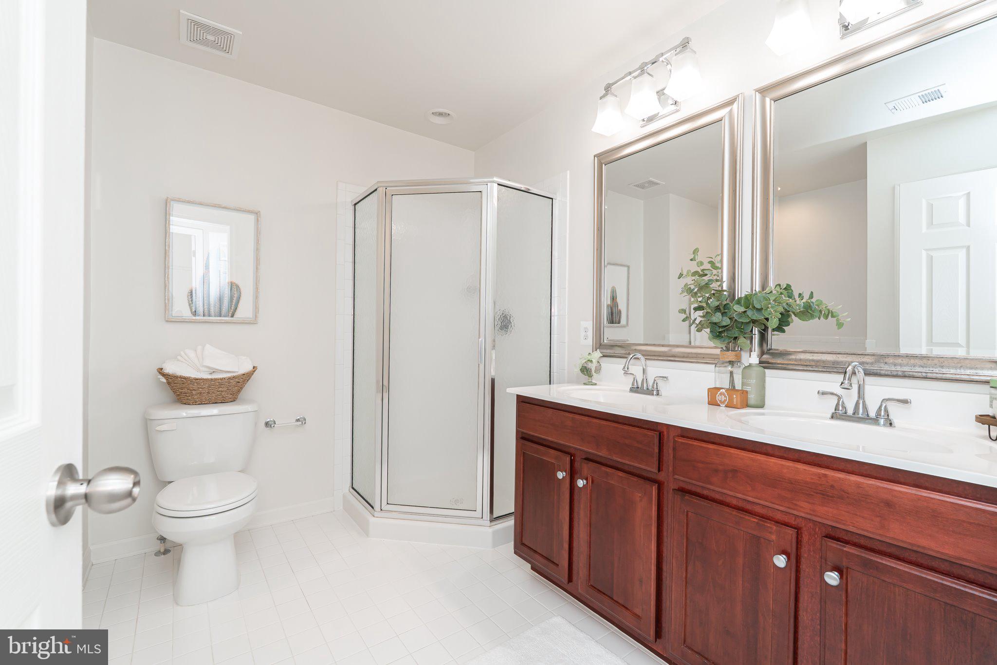 LAKELAND PLACE - Residential