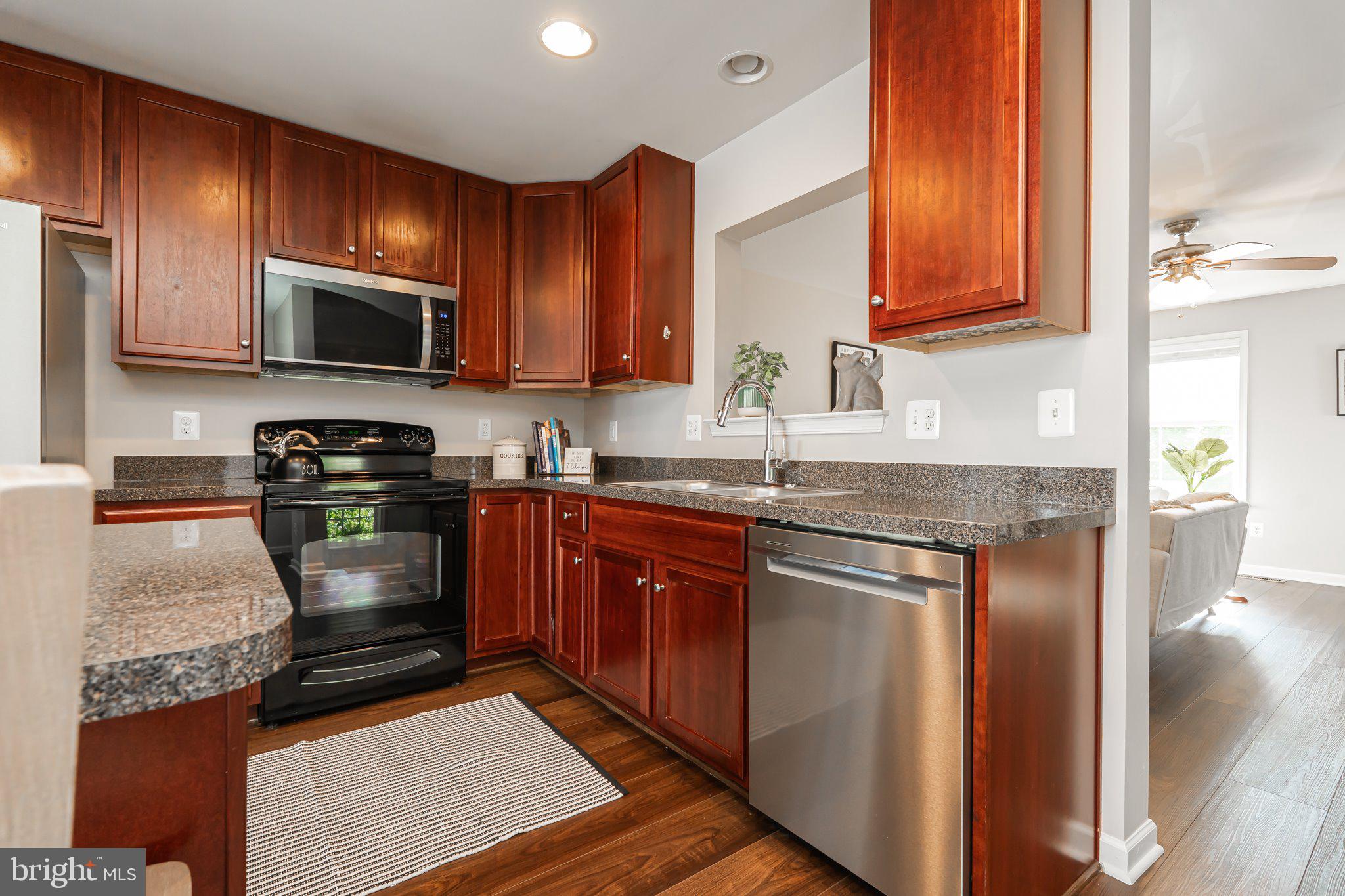 LAKELAND PLACE - Residential