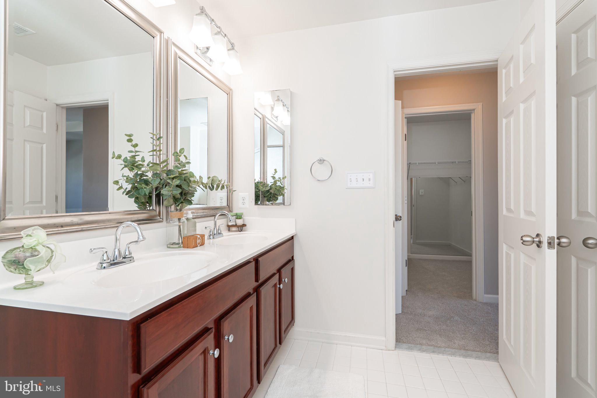 LAKELAND PLACE - Residential