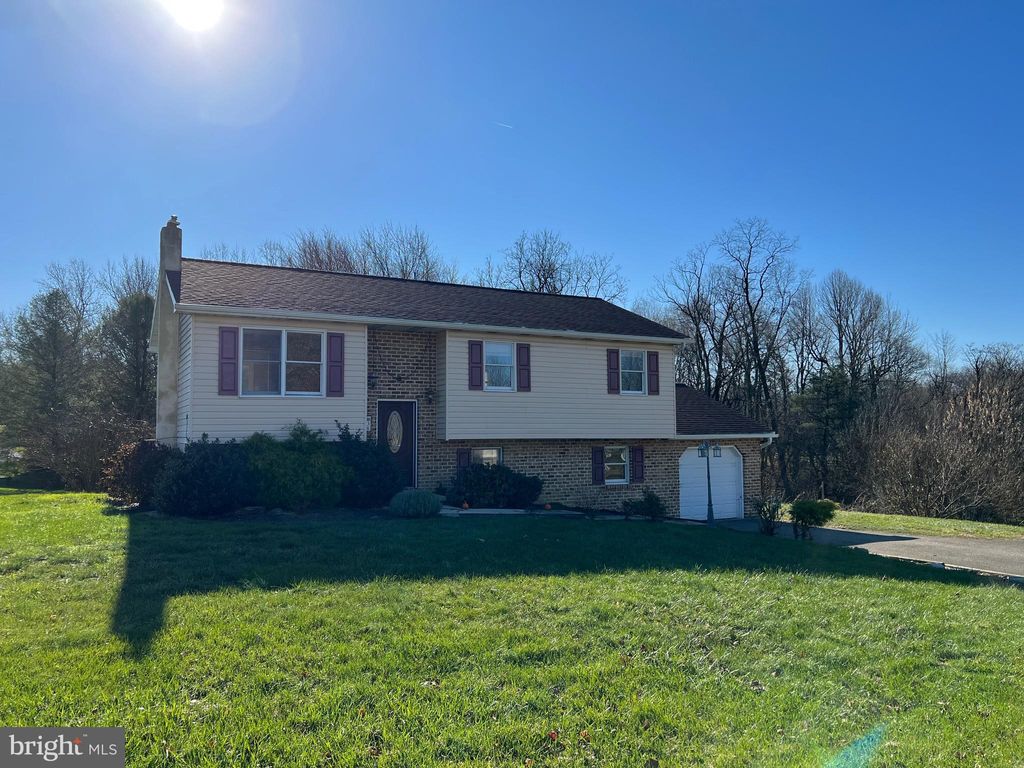 Photo of 38 DEN MAR DR, HOLTWOOD, PA 17532 (MLS # PALA2028386)