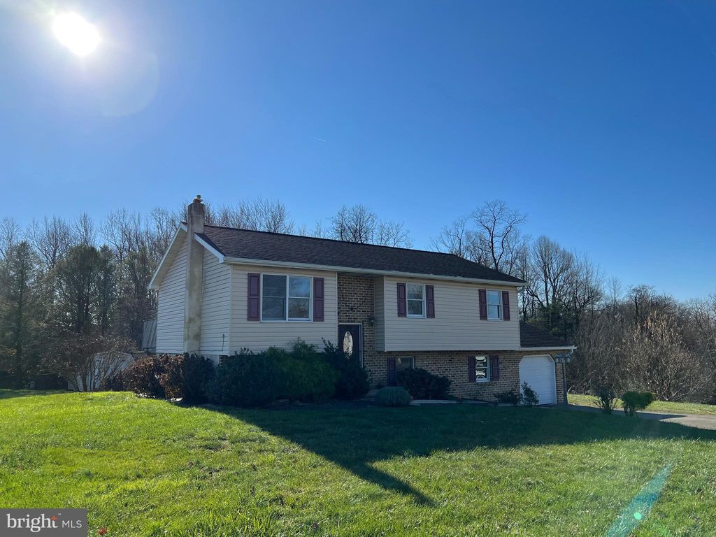Photo of 38 DEN MAR DR, HOLTWOOD, PA 17532 (MLS # PALA2028386)