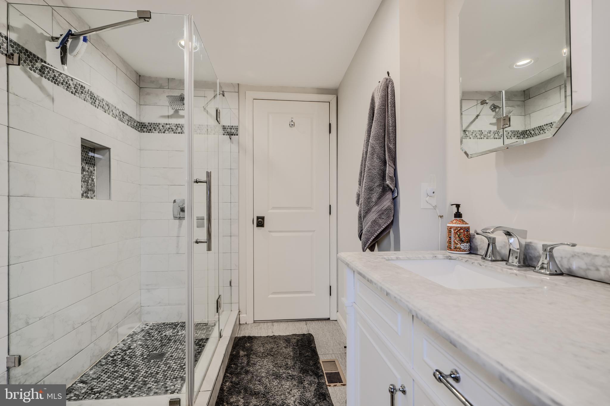 RIVERSIDE PARK - Residential Lease