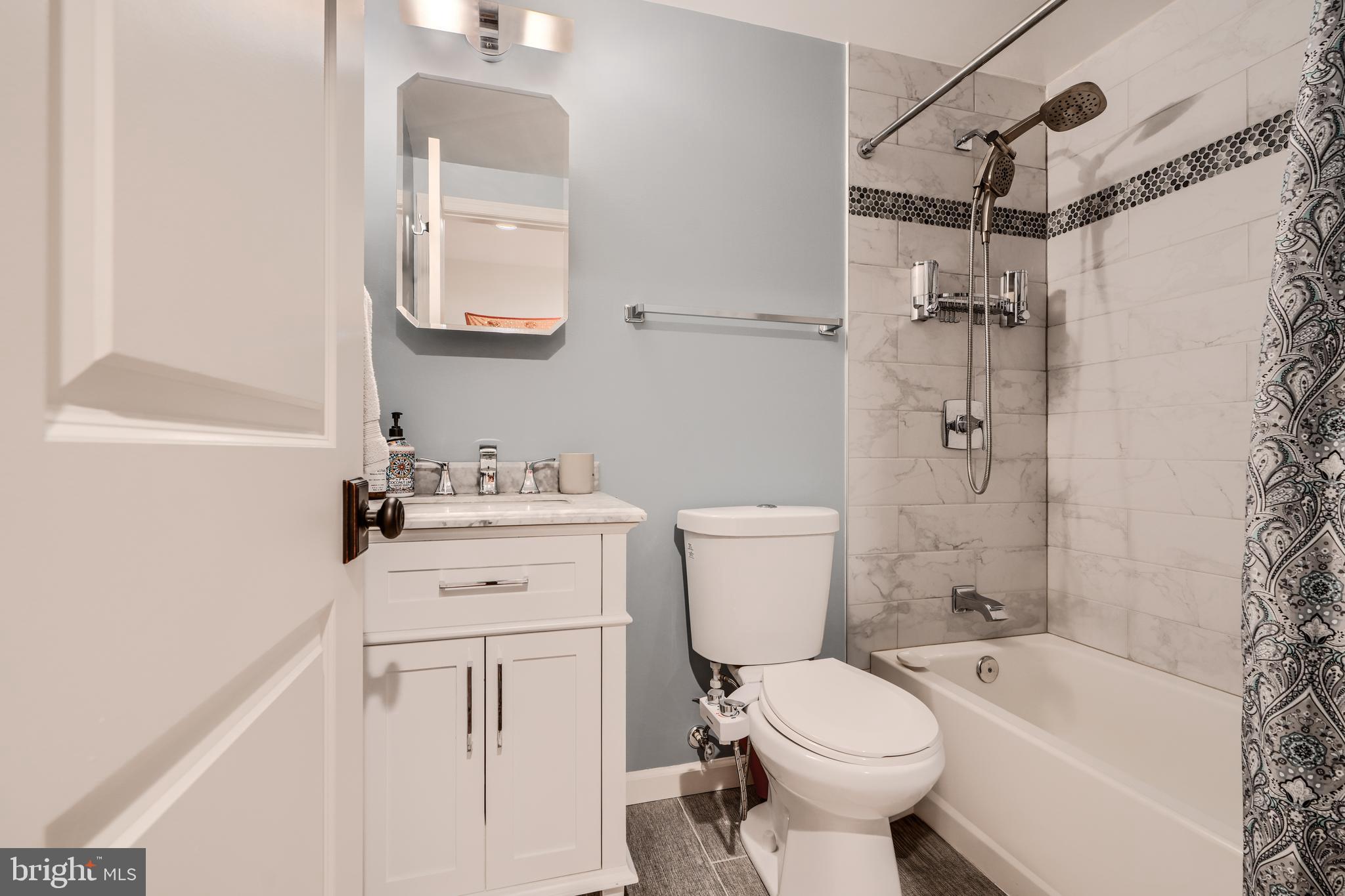 RIVERSIDE PARK - Residential Lease