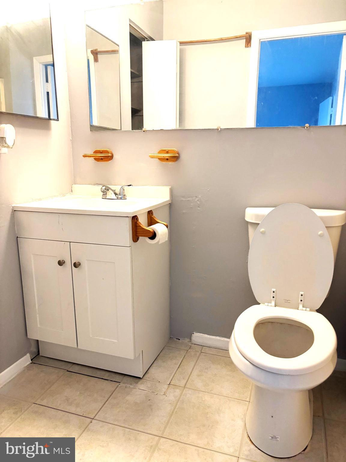 SEVEN COURTS - Residential Lease