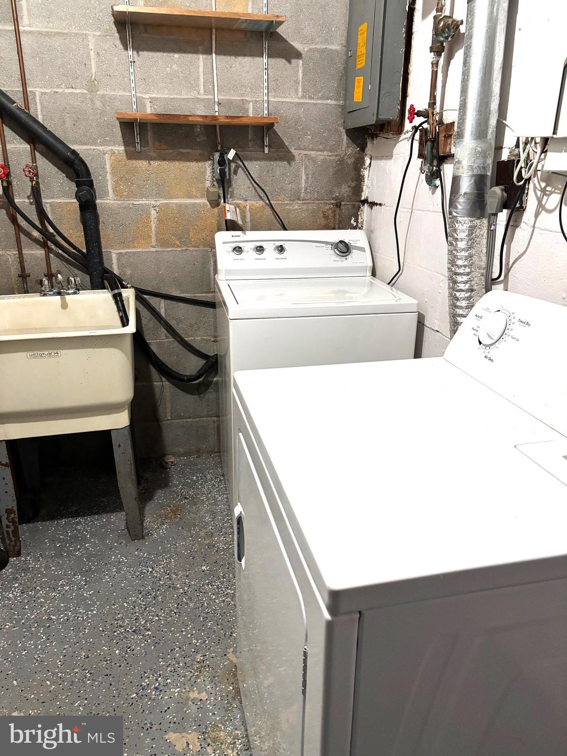 SEVEN COURTS - Residential Lease