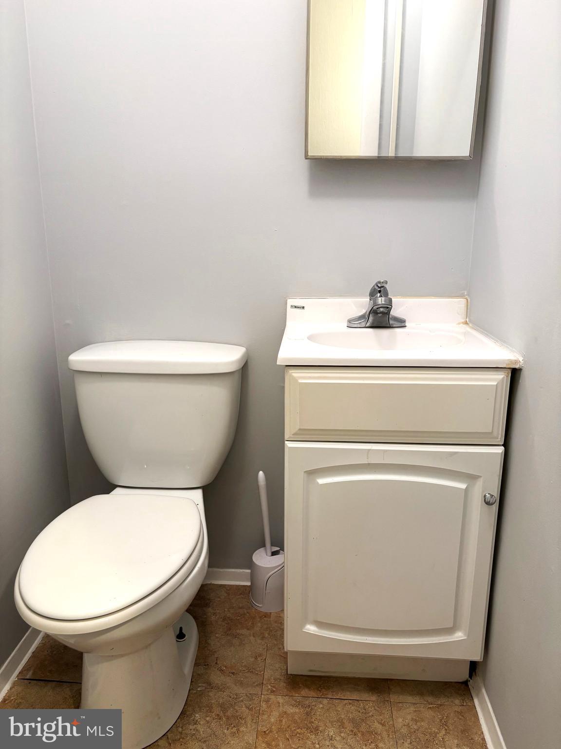 SEVEN COURTS - Residential Lease