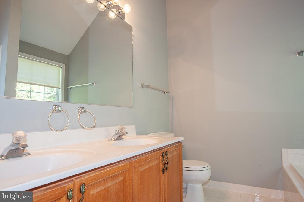 KINGSTOWNE - Residential Lease