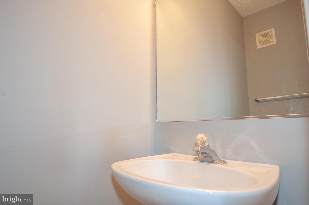 KINGSTOWNE - Residential Lease